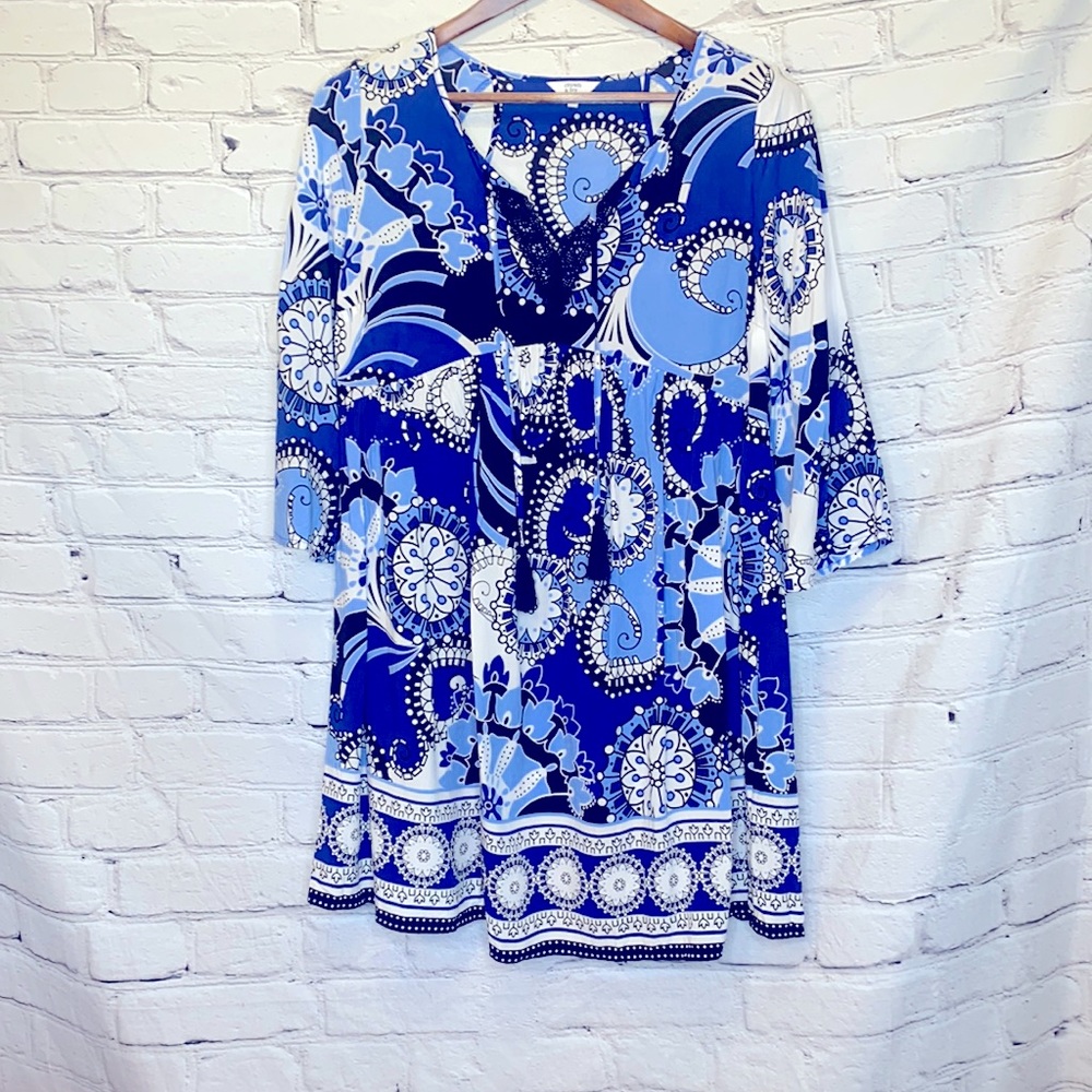 Crown & Ivy Long Bell Sleeve Blue, White, & Black Dress Size Medium